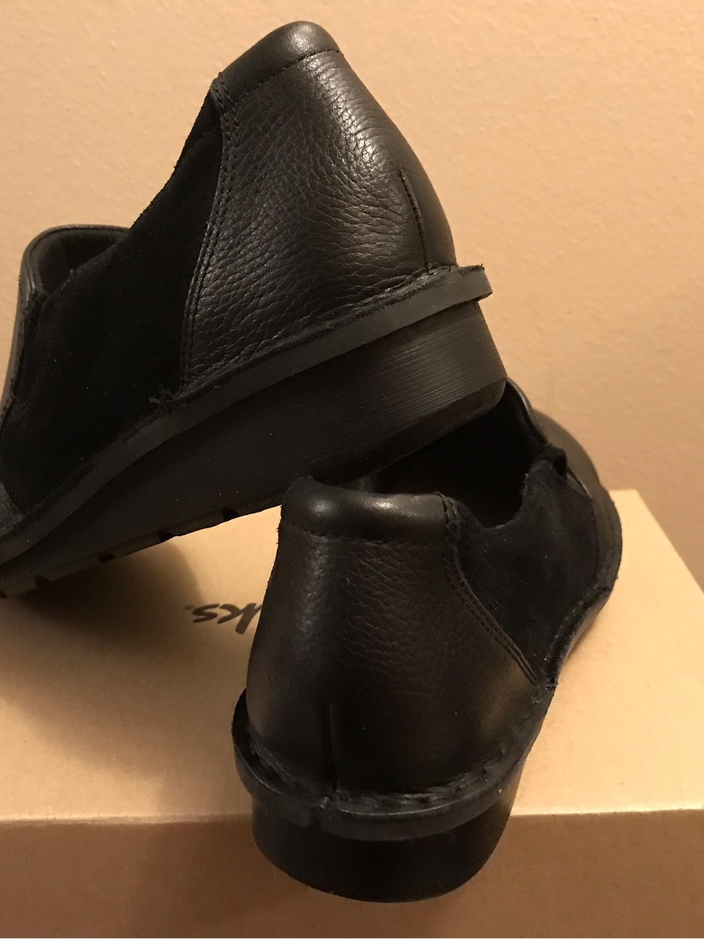 Clarks Women's Black Slip-On Leather and suede Loafers - Casual Comfort - Picture 4 of 8